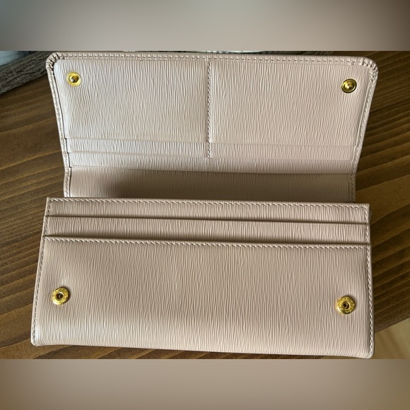 LIKE NEW Authentic Prada powder pink long wallet - Picture 4 of 8